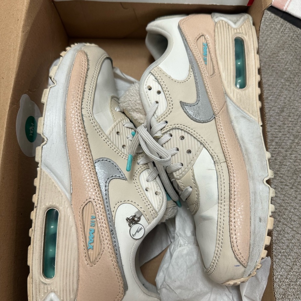 Women’s Air Max 90 - Picture 2 of 9